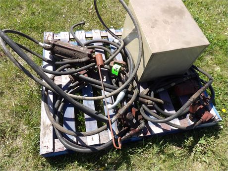 HYD CYLINDERS W / SOME HOSES ETC