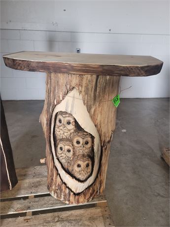 FAMILY OF OWLS TABLE STAND CHAINSAW WOOD CARVING ( APPROX. 35" H x 32" W )