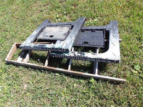 WOOD STEP LADDER - PLASTIC SAW HORSE