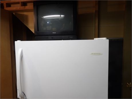 FRIGIDAIRE REFRIGERATOR - TV ( RCA )