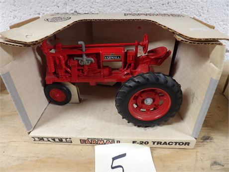 FARMALL F-20 TRACTOR