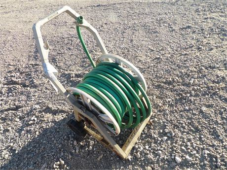GARDEN HOSE REEL W / HOSE