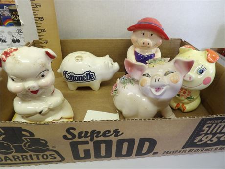 COTTONELLE - RED HAT FUND - ASSORTMENT OF PIG BANKS