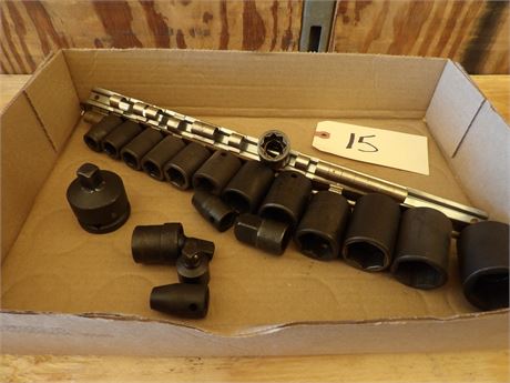 HEAVY DUTY SOCKETS W / SOME ADAPTORS