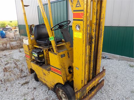 ALLIS CHALMERS PARTS FORK LIFT ( COME LOOK )