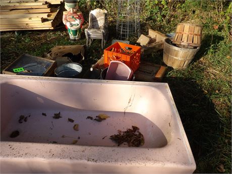 TOMATO CAGES - YARD DECOR - BATHTUB