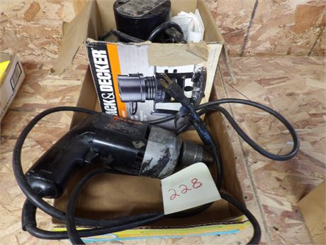 BLACK & DECKER DRILL - ROUTER