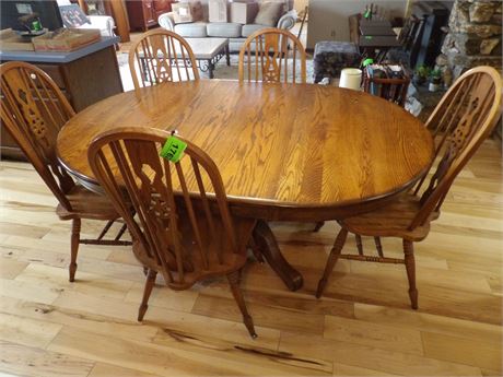 DINING ROOM TABLE W / 6 CHAIRS