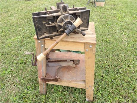ANTIQUE BROOM WINDING BENCH