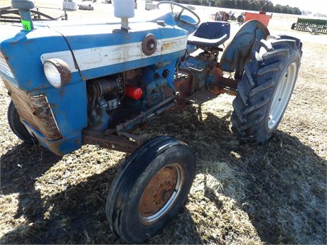 FORD 3000 TRACTOR ( RUNS ROUGH )