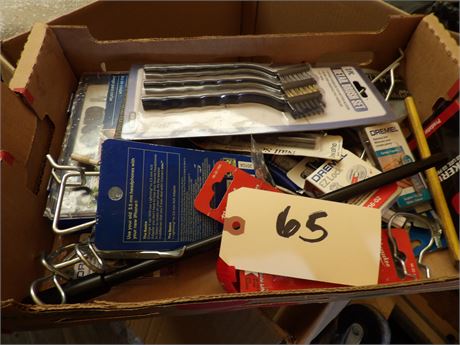 FLAT OF MISC - DREMEL ACCESSORIES  - BRUSH SET ETC