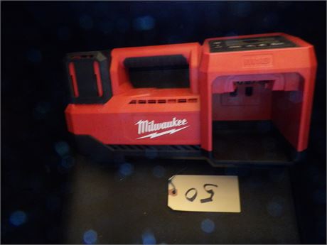 MILWAUKEE 18 VOLT RADIO